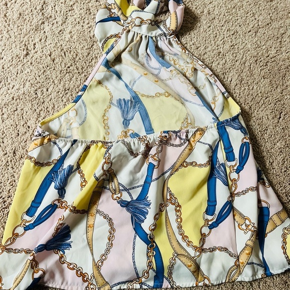 Super cute Forever 21 halter top with open back in size small - Picture 2 of 6